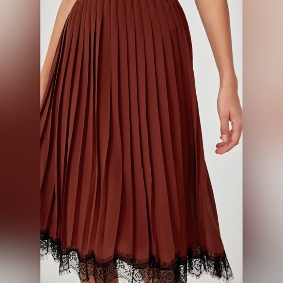 NWT lace trim pleated midi skirt - Picture 3 of 7